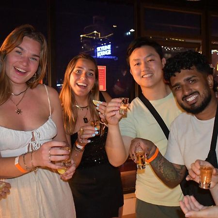 Lakeview Backpackers Hostel & Rooftop Bar Ханой Екстер'єр фото