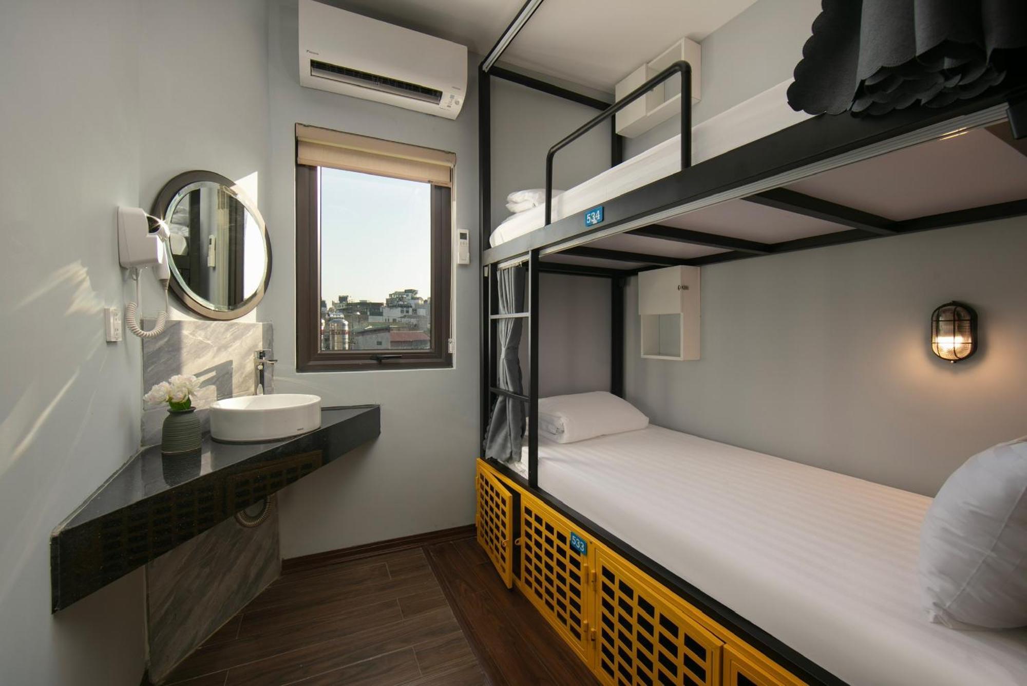 Lakeview Backpackers Hostel & Rooftop Bar Ханой Екстер'єр фото