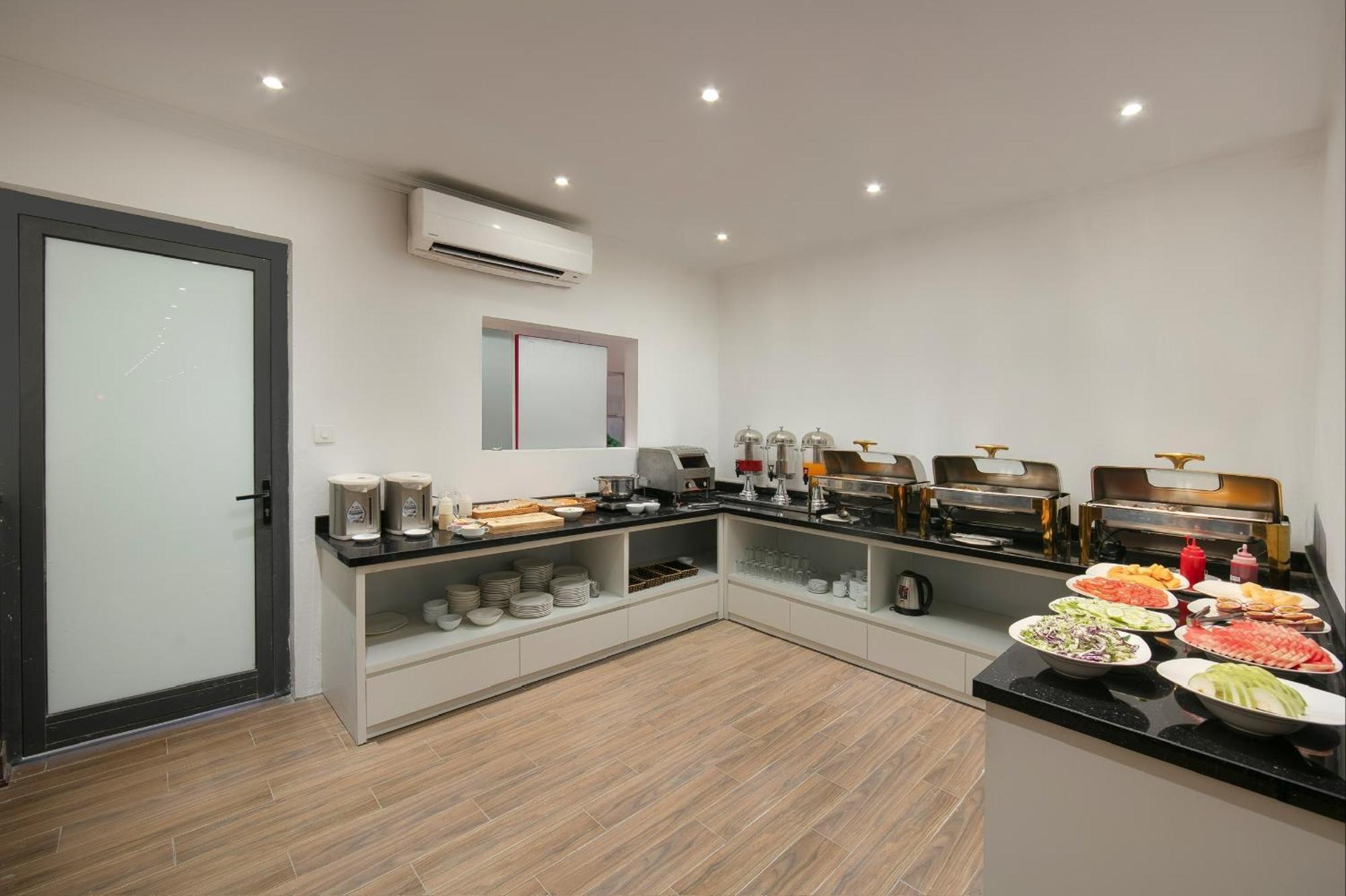 Lakeview Backpackers Hostel & Rooftop Bar Ханой Екстер'єр фото