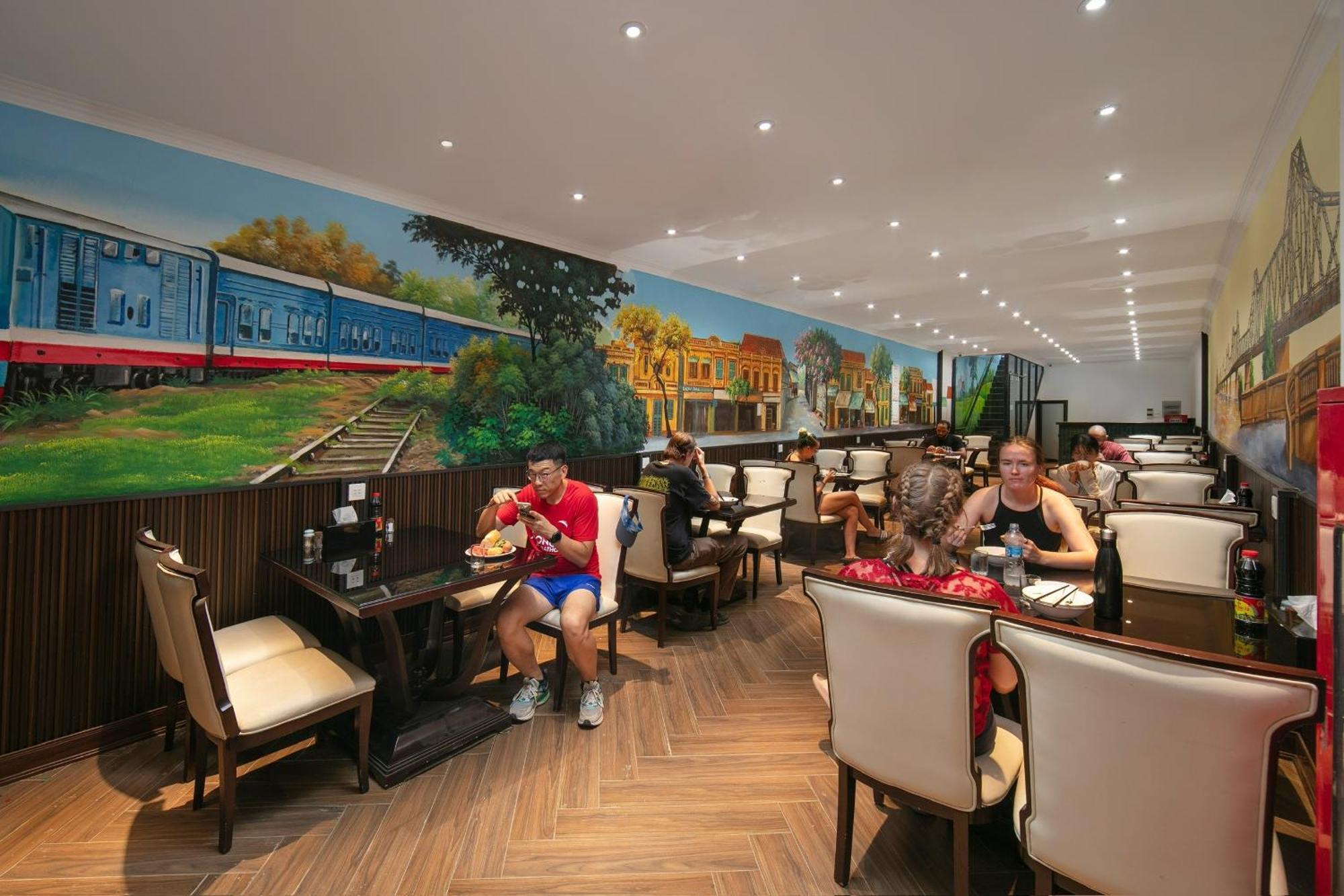 Lakeview Backpackers Hostel & Rooftop Bar Ханой Екстер'єр фото