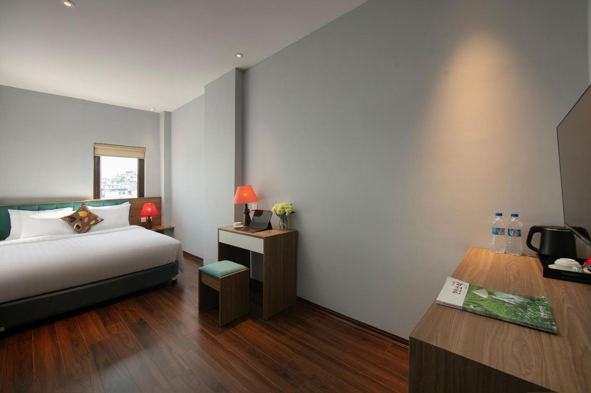 Lakeview Backpackers Hostel & Rooftop Bar Ханой Екстер'єр фото