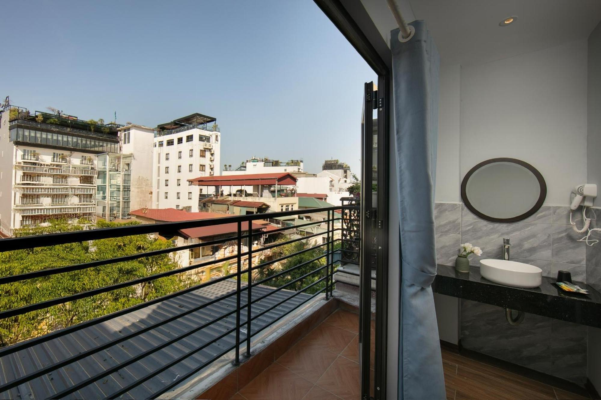 Lakeview Backpackers Hostel & Rooftop Bar Ханой Екстер'єр фото