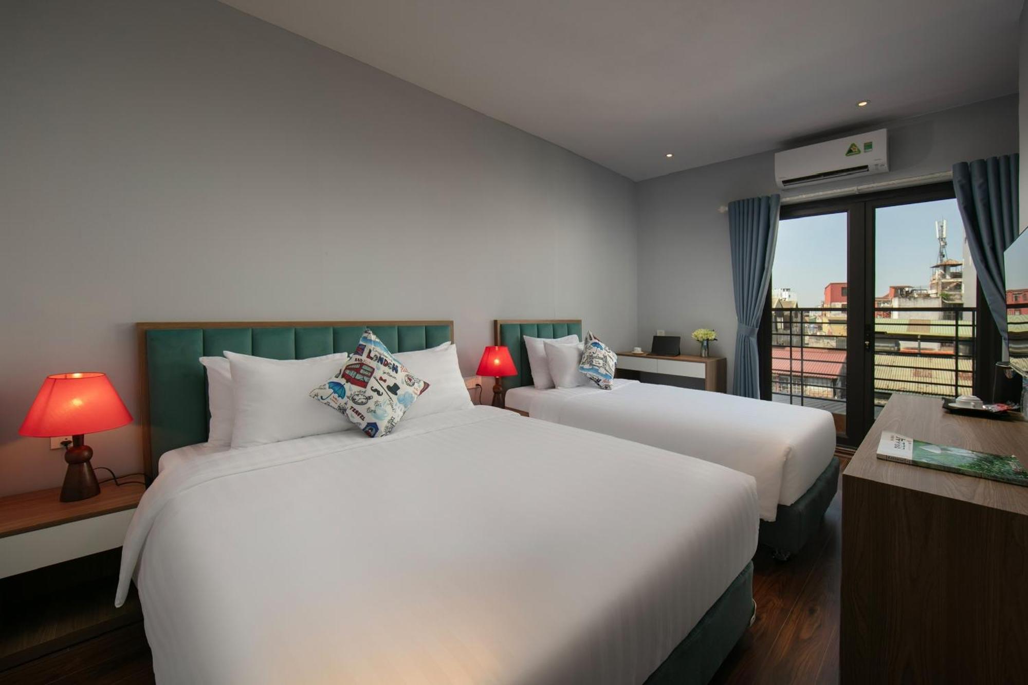 Lakeview Backpackers Hostel & Rooftop Bar Ханой Екстер'єр фото