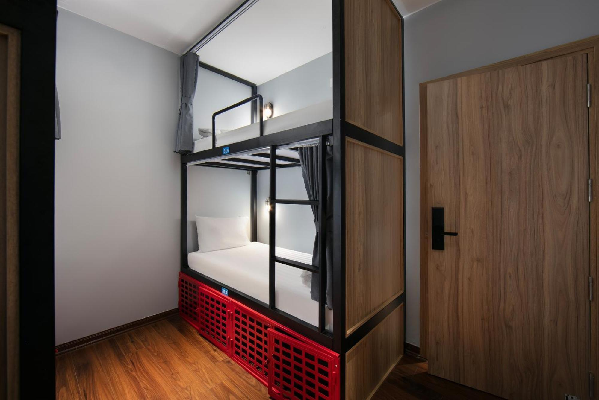 Lakeview Backpackers Hostel & Rooftop Bar Ханой Екстер'єр фото