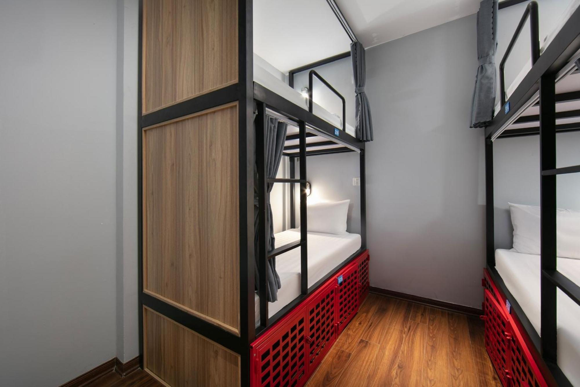 Lakeview Backpackers Hostel & Rooftop Bar Ханой Екстер'єр фото