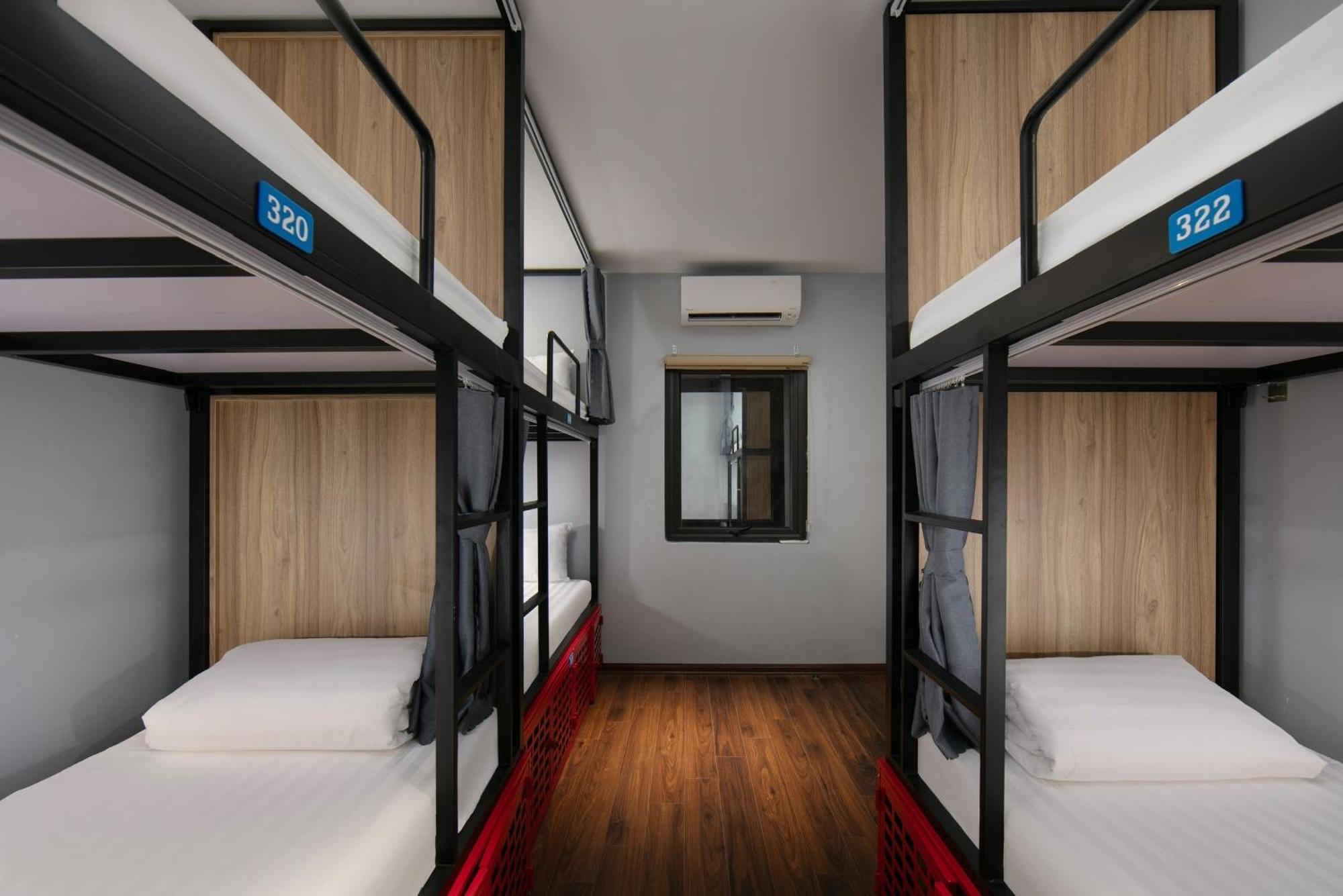 Lakeview Backpackers Hostel & Rooftop Bar Ханой Екстер'єр фото