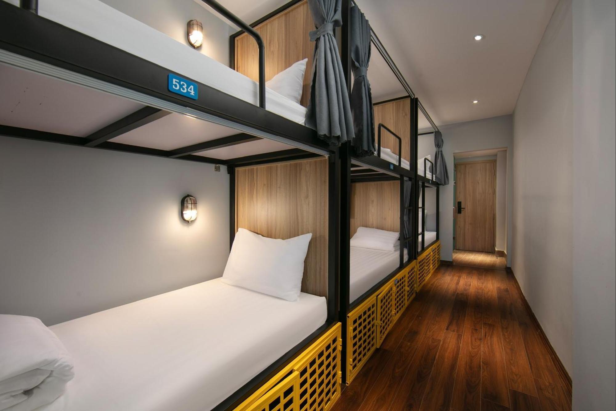 Lakeview Backpackers Hostel & Rooftop Bar Ханой Екстер'єр фото
