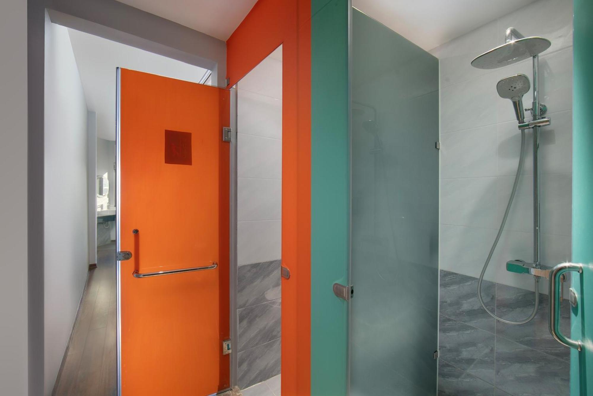Lakeview Backpackers Hostel & Rooftop Bar Ханой Екстер'єр фото