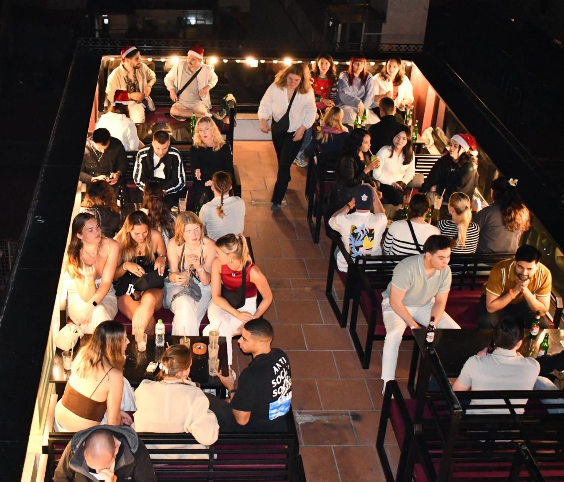 Lakeview Backpackers Hostel & Rooftop Bar Ханой Екстер'єр фото
