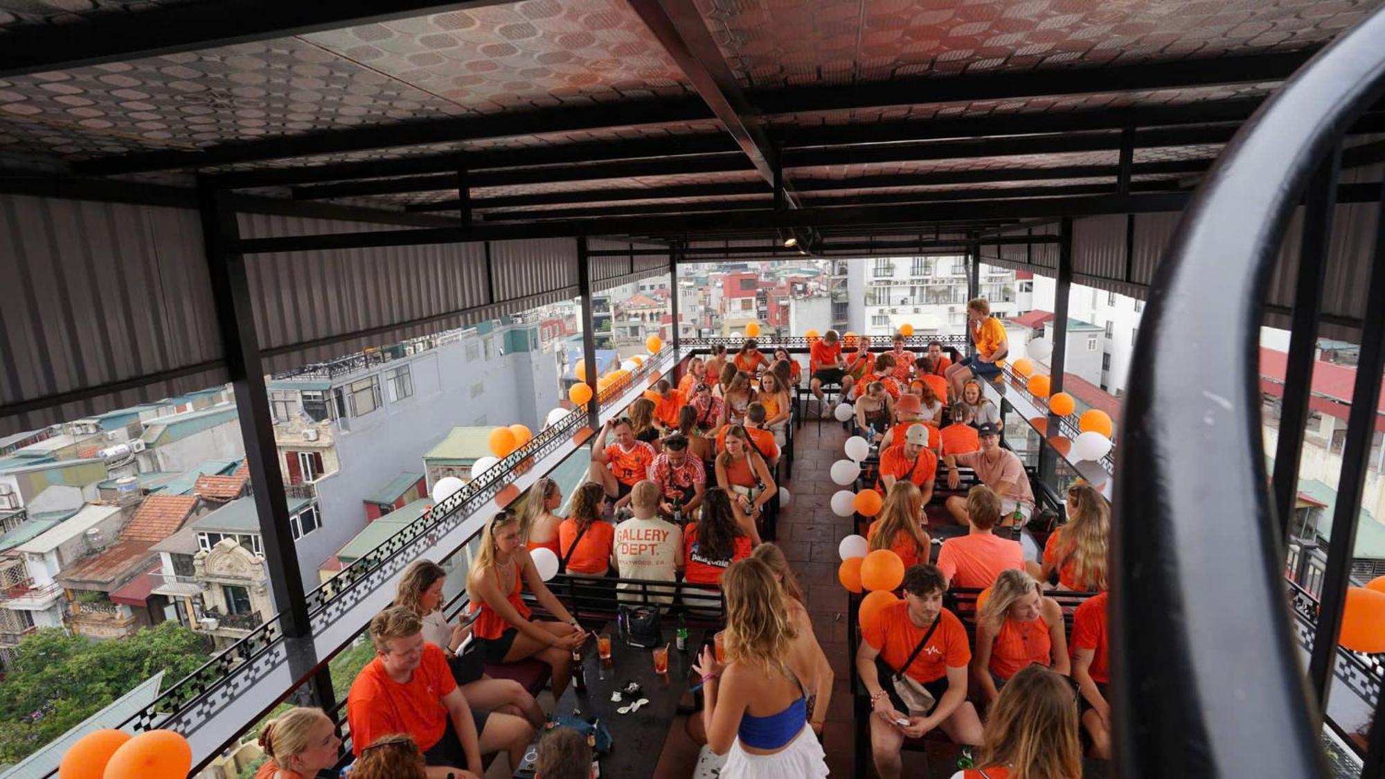 Lakeview Backpackers Hostel & Rooftop Bar Ханой Екстер'єр фото