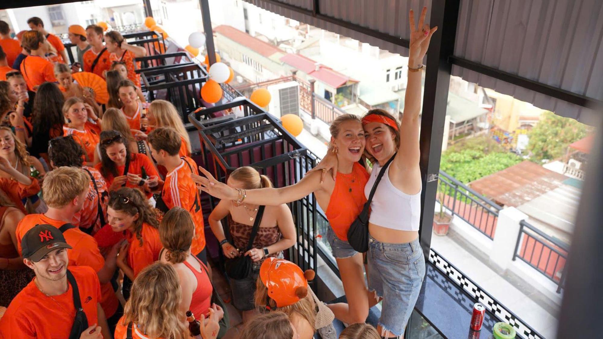 Lakeview Backpackers Hostel & Rooftop Bar Ханой Екстер'єр фото