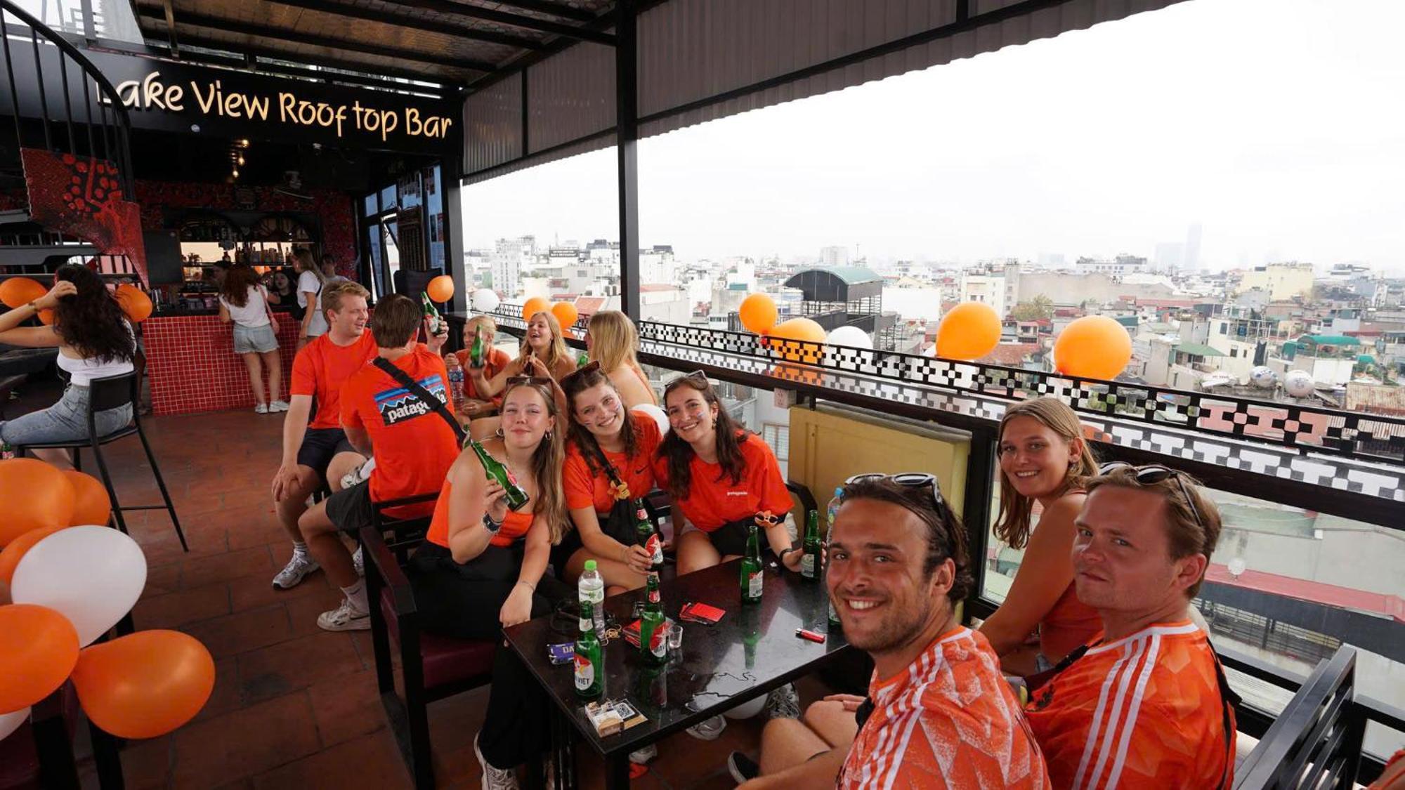 Lakeview Backpackers Hostel & Rooftop Bar Ханой Екстер'єр фото