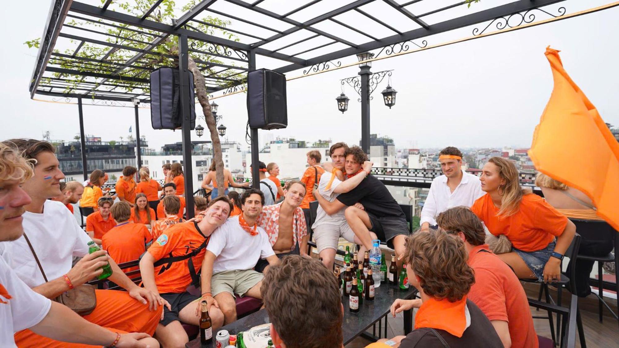 Lakeview Backpackers Hostel & Rooftop Bar Ханой Екстер'єр фото